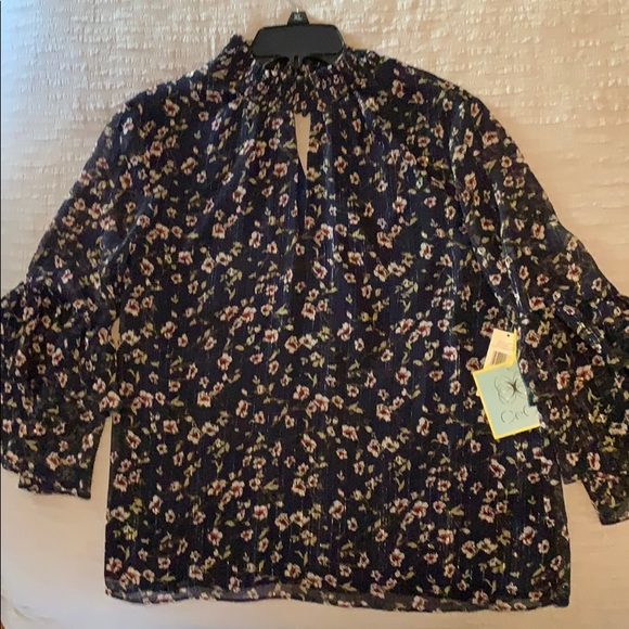 NWT Cece blouse. - Picture 5 of 6